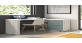 Cómoda con mesa giratoria abierta.