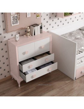 Cómoda de dormitorio juvenil blanco y rosa.